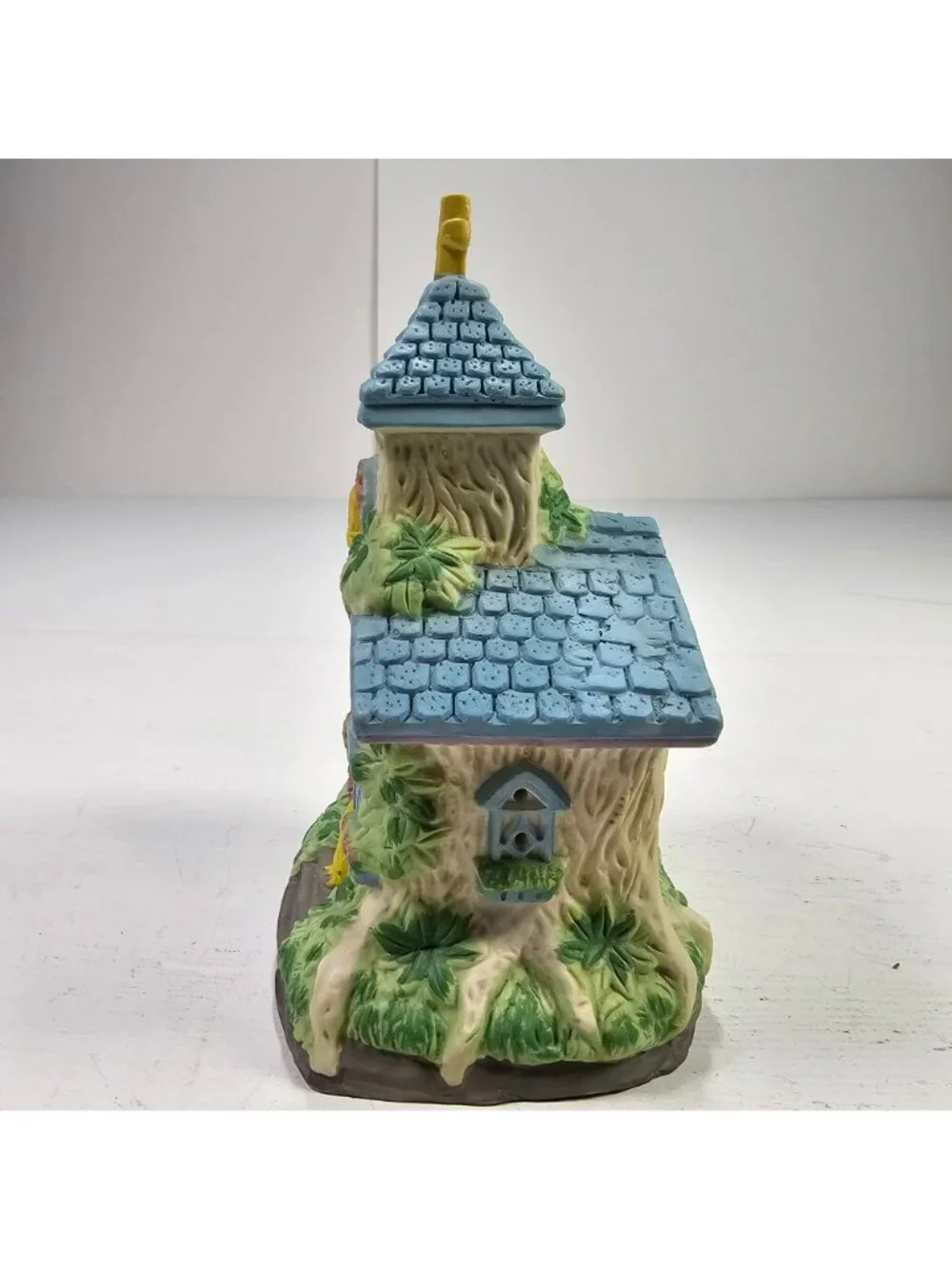 Easter Jubilee Porcelain Bunny House Church with Original Box 7